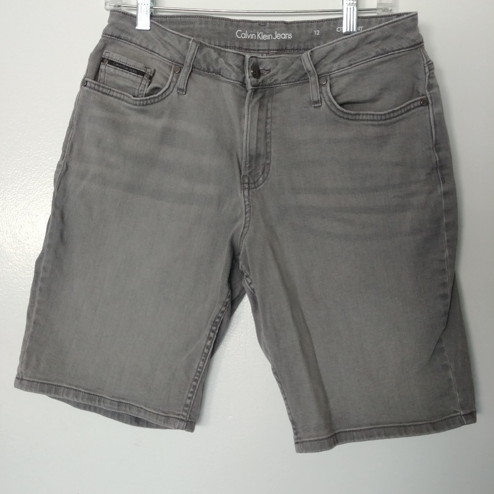 CALVIN KLEIN CITY SHORTS SIZE 12